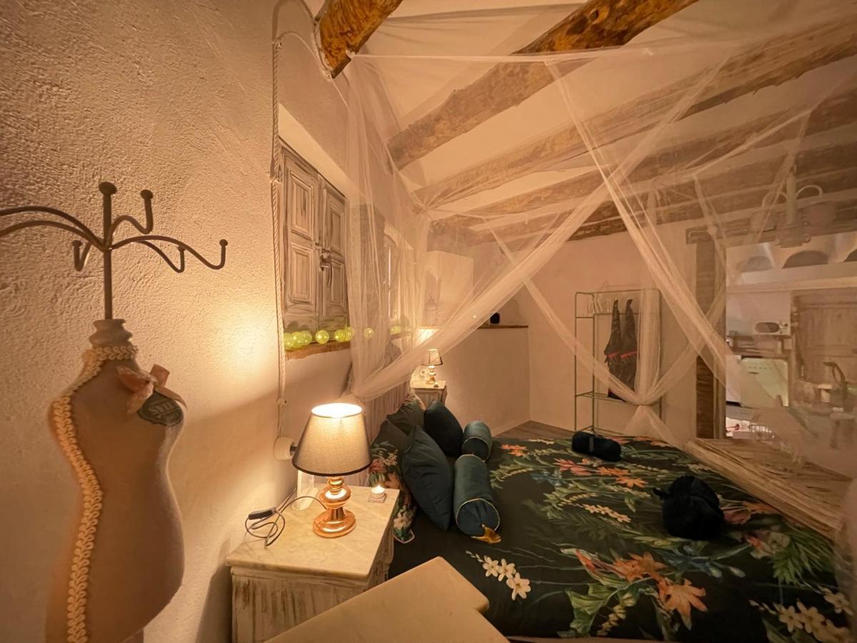 El Secret De La Llegenda El Drac Apartment Vilaverd Ngoại thất bức ảnh